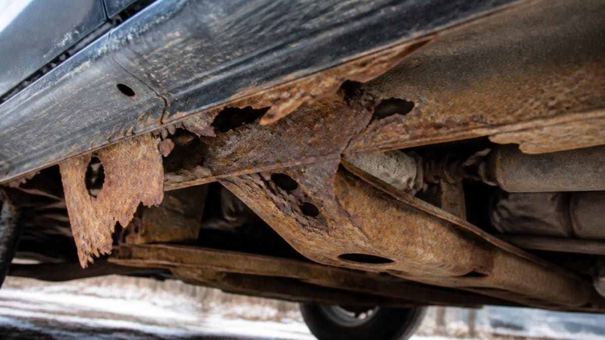 Diagram illustrating how harsh winter conditions cause metal corrosion and why rust protection veterans need care.